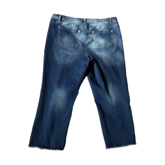 Plus Size Women's Addition Elle Love And Legend Two-Tone Crop Jeans - Picture 4 of 9